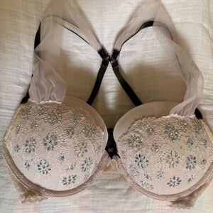 Victoria's Secret Embellished Lace Push-Up Bra in off white and Black